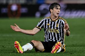 开云APP-意媒：除非收到非常重要的报价，否则尤文无意出售米雷蒂