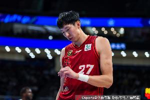 KAIYUN-犯规困扰！周琦上半场拿到7分7板 出现3次犯规&amp;下场时球队输10分