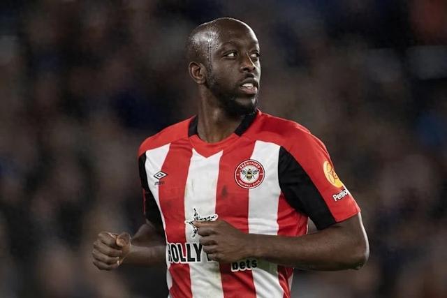 开云全站官网下载-纽卡斯尔联再遇转会纠纷，维萨质疑老东家违约拒绝放行