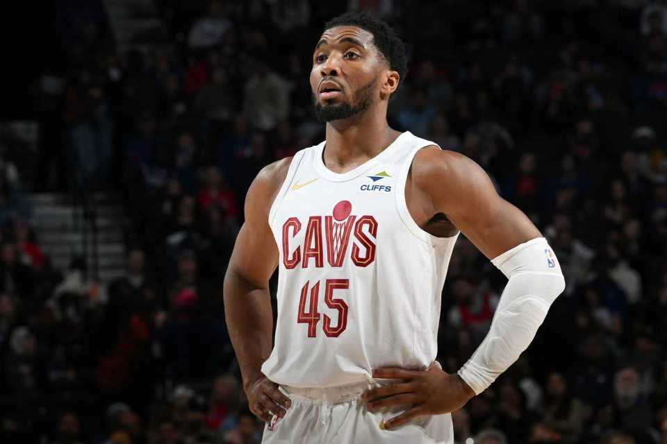 开云体育app下载-米切尔35+7+9骑士双杀76人 恩比德13000分里程碑加兰伤退